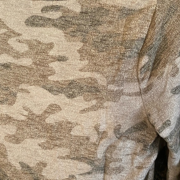 NWT Love Fire Camo So Soft Mock Turtleneck Long Sleeve Top - Picture 10 of 10